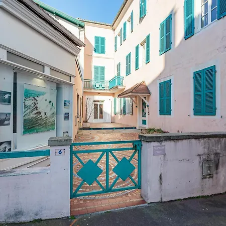 Moderne En Plein Centre Et Proche De La Biarritz